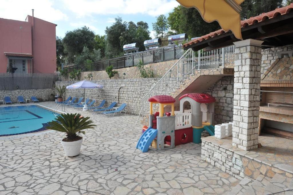 בניטסס Kerkyra Beach Hotel & Apartments מראה חיצוני תמונה
