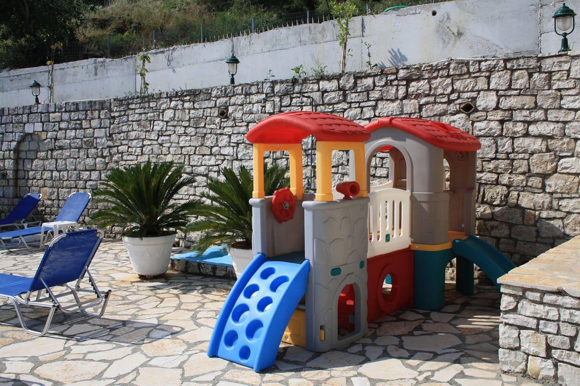 בניטסס Kerkyra Beach Hotel & Apartments מראה חיצוני תמונה
