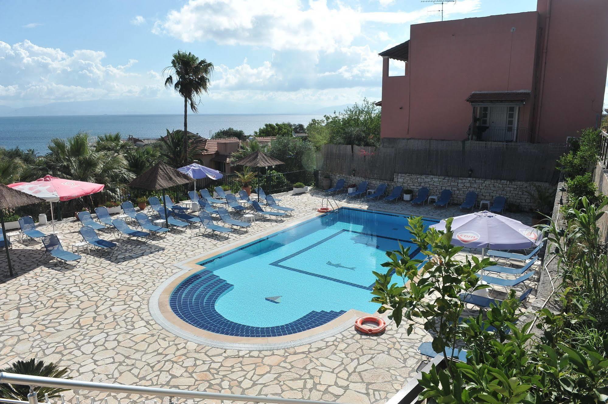 בניטסס Kerkyra Beach Hotel & Apartments מראה חיצוני תמונה