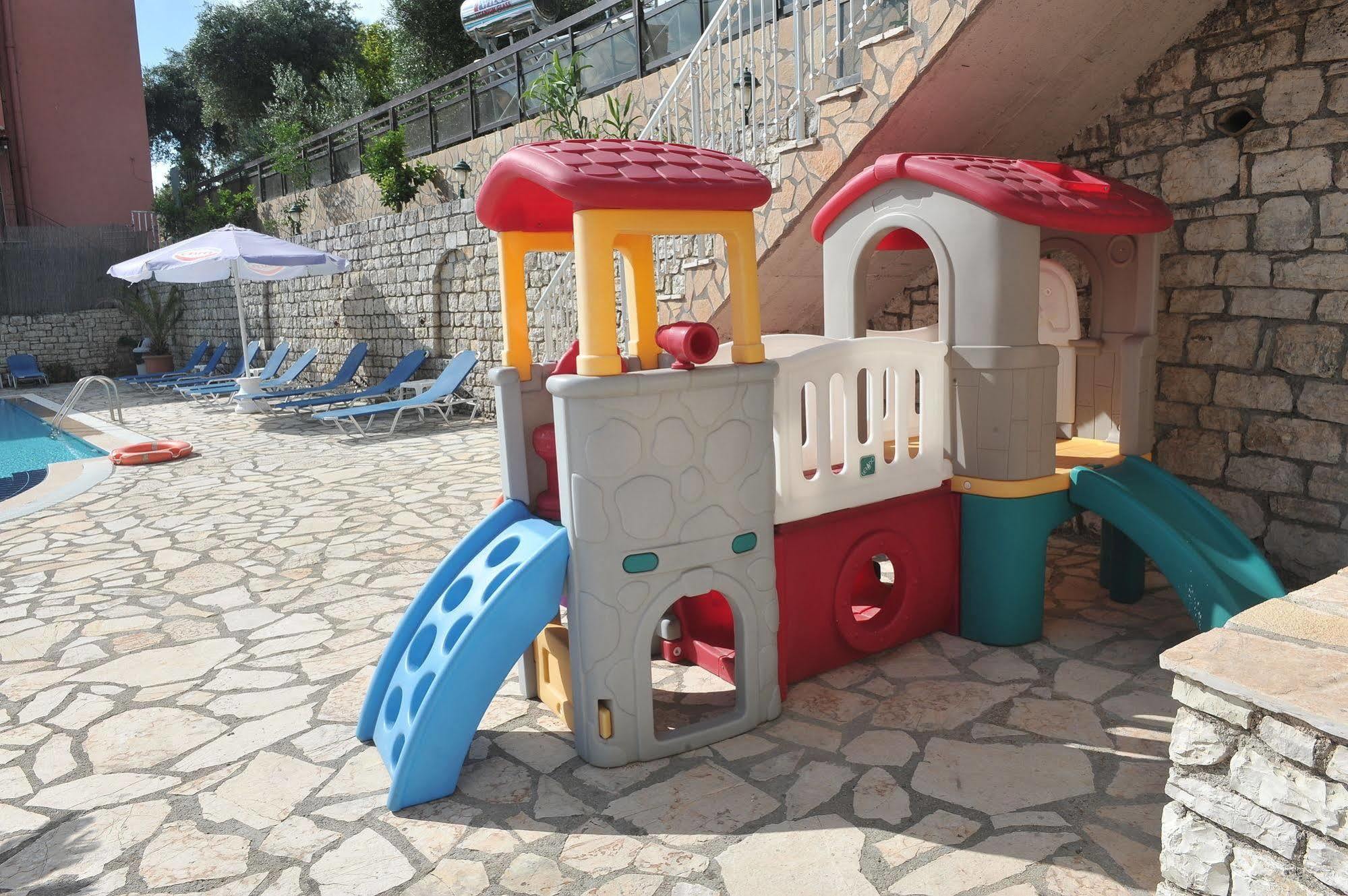 בניטסס Kerkyra Beach Hotel & Apartments מראה חיצוני תמונה
